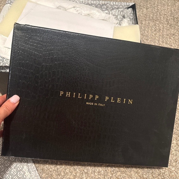 Shoes - Picture 1 of 3